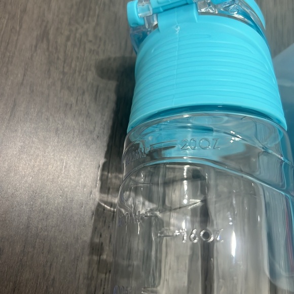 NWOT arctic zone pro bundle 2 Tupperware and matching water bottle - Picture 5 of 7